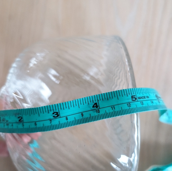 Swirl Ribbed Glass Vase - Picture 6 of 7